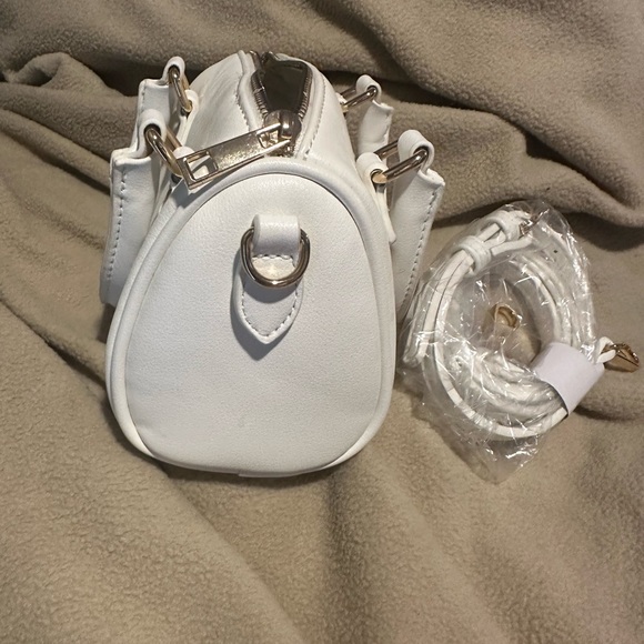 White mini faux leather dr bag style purse with removable strap - Picture 7 of 8